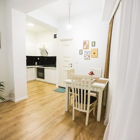 At Bazaar Central Apartment Tirana Bagian luar foto