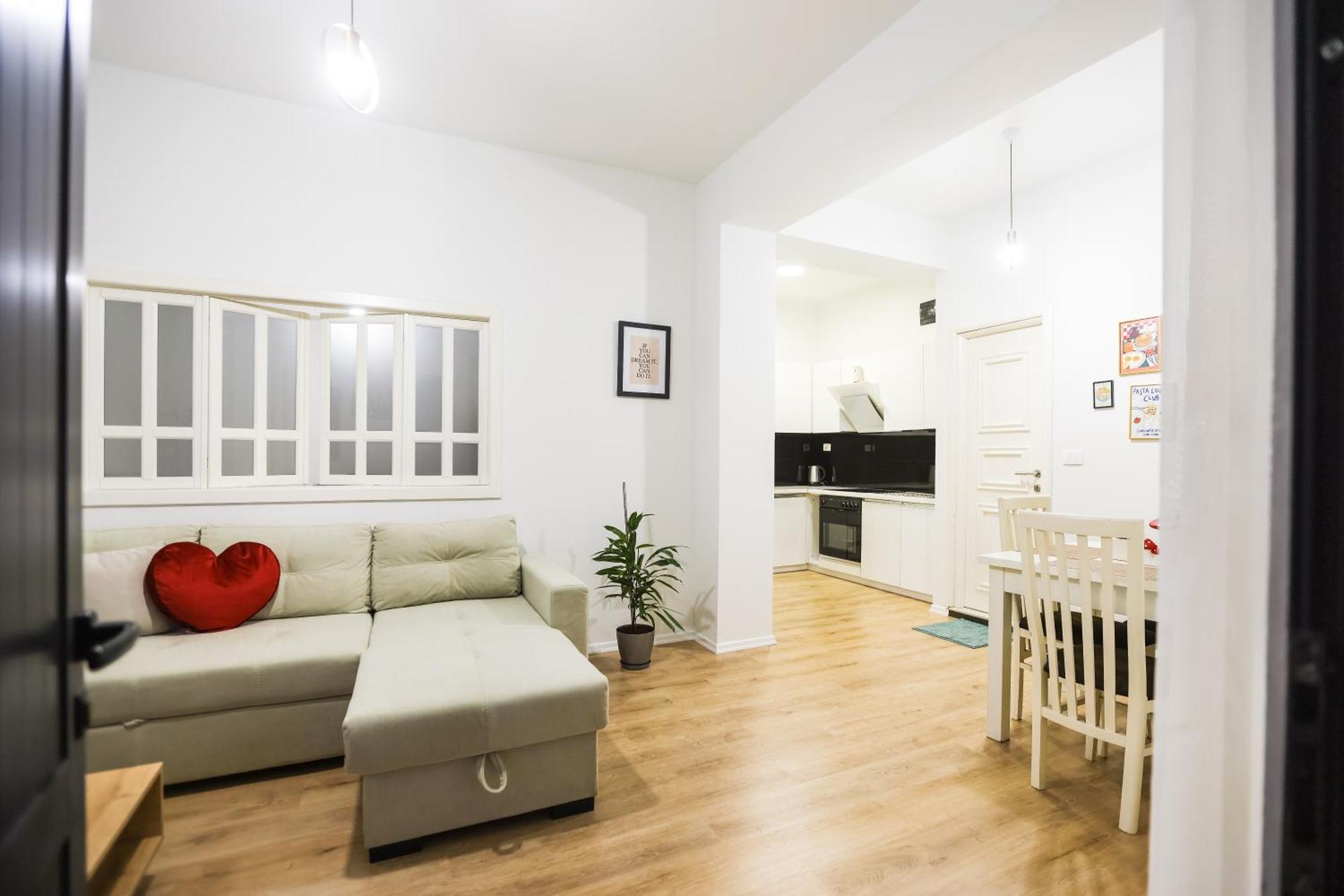 At Bazaar Central Apartment Tirana Bagian luar foto