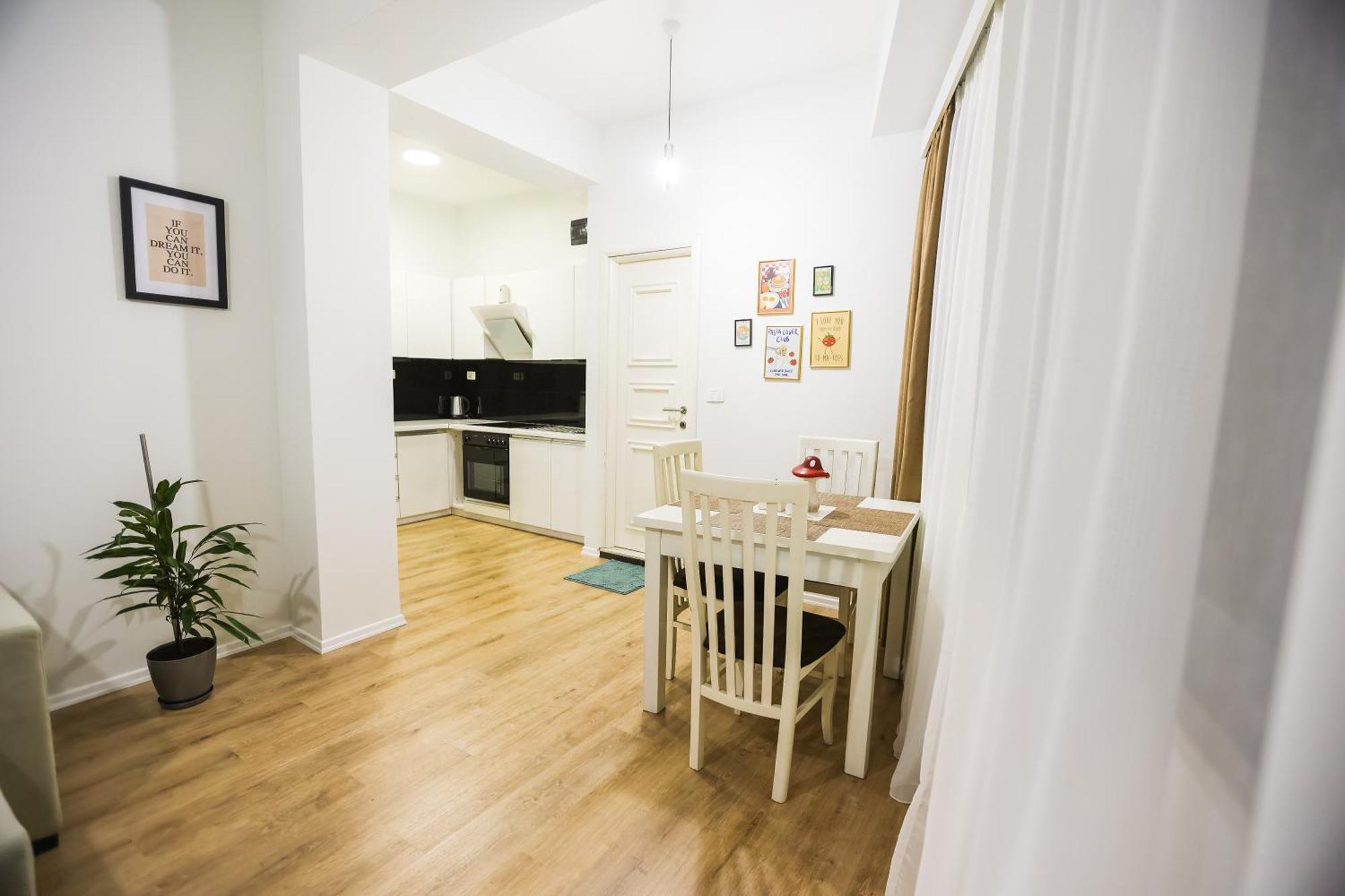 At Bazaar Central Apartment Tirana Bagian luar foto