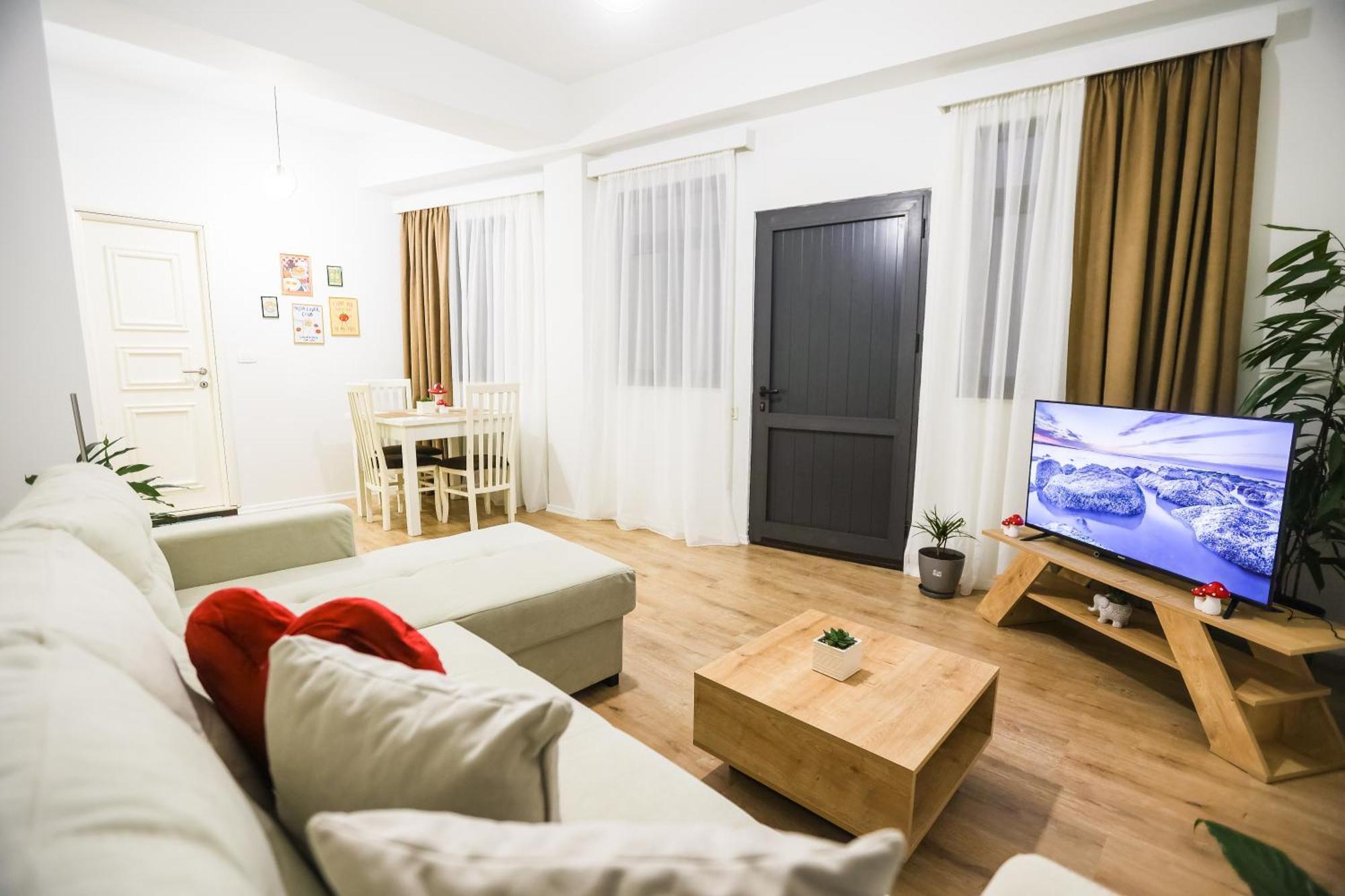 At Bazaar Central Apartment Tirana Bagian luar foto