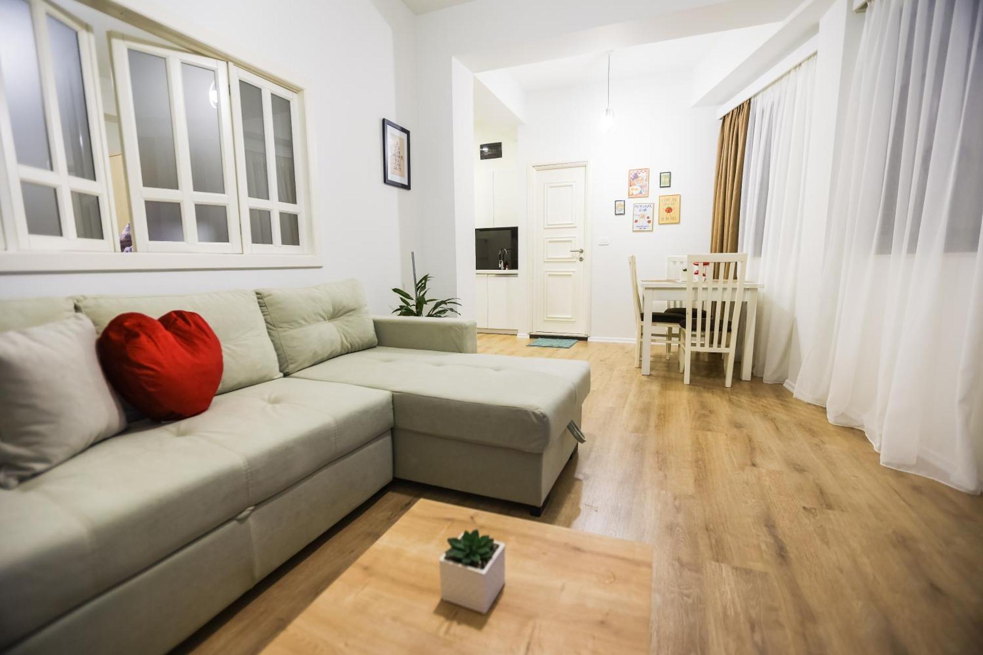 At Bazaar Central Apartment Tirana Bagian luar foto