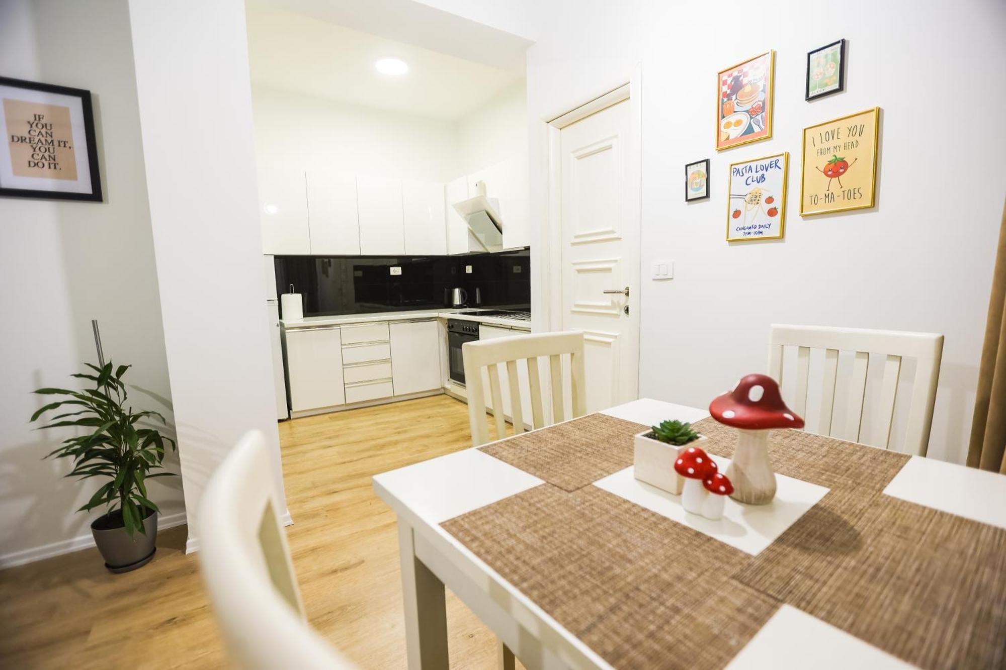 At Bazaar Central Apartment Tirana Bagian luar foto