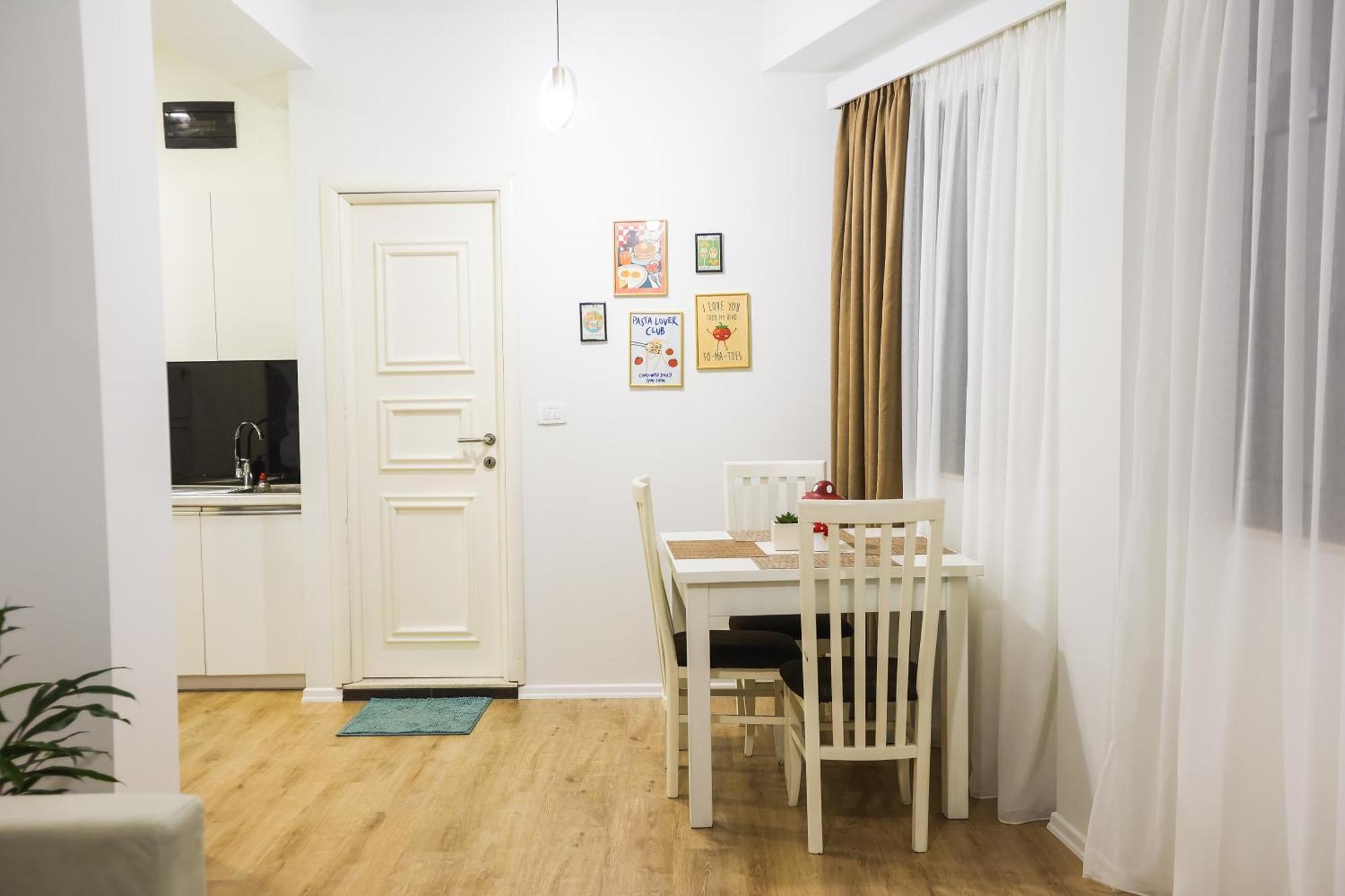 At Bazaar Central Apartment Tirana Bagian luar foto